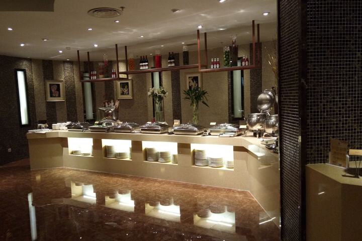 Dining 45 of 86