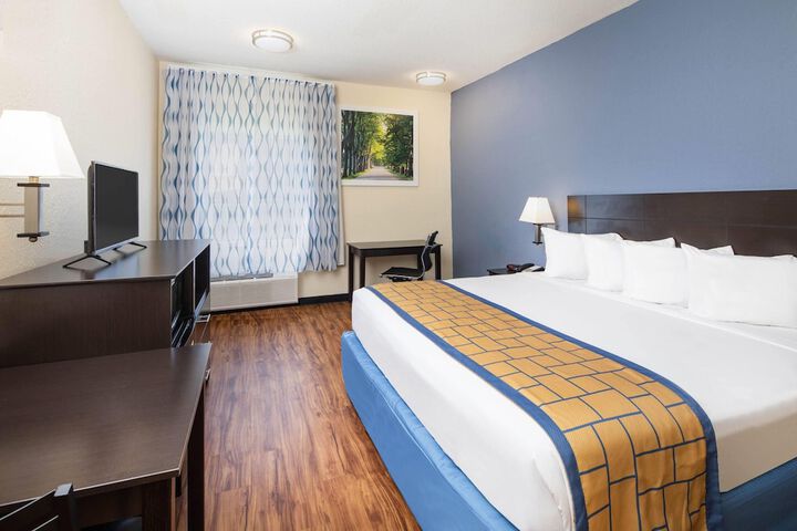 Room 10 of 20