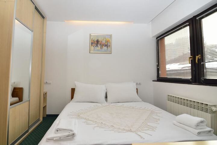 Room 6 of 14