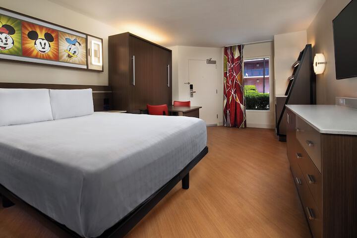 Room 8 of 34