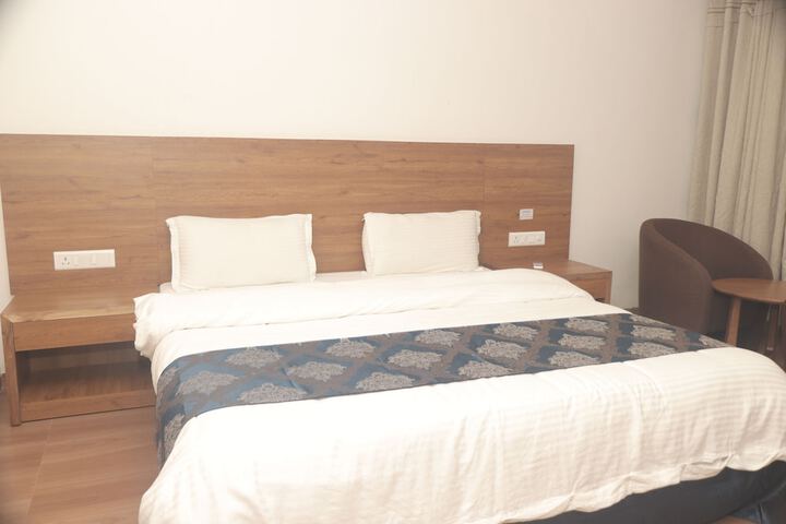 Room 6 of 27