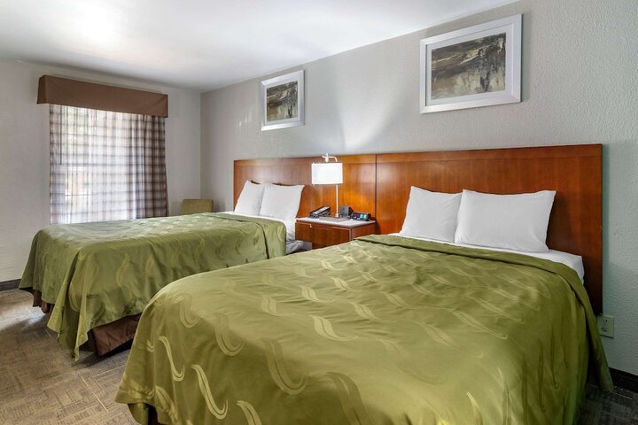 2 Double Beds (8 of 8)