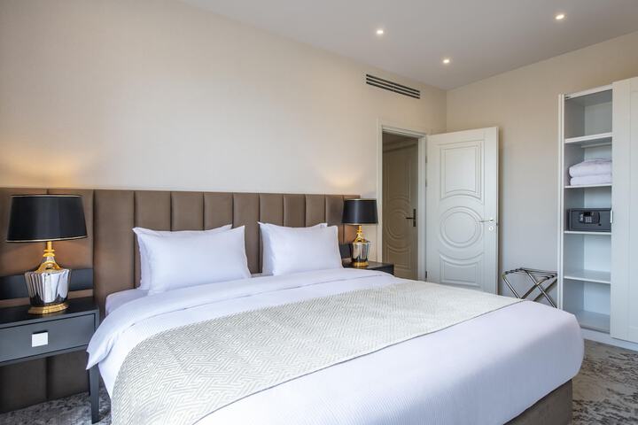 Room 2 of 36