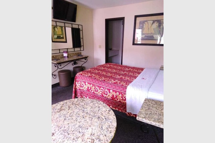 Room 4 of 13