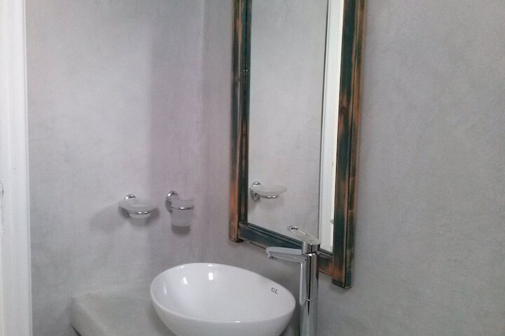 Room 10 of 15