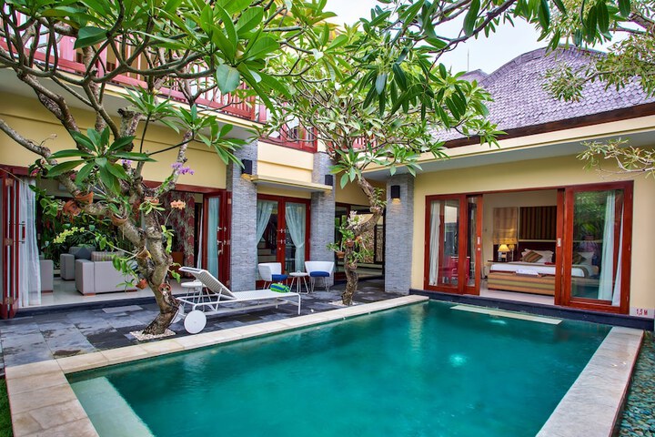 Hotel with Pool