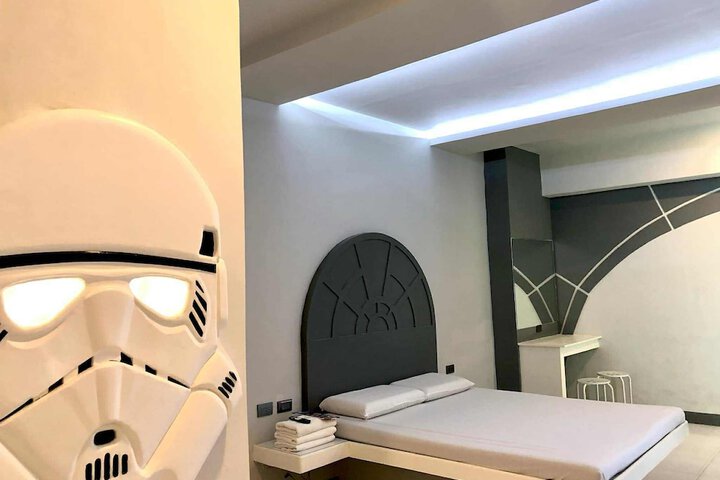 Room 13 of 19