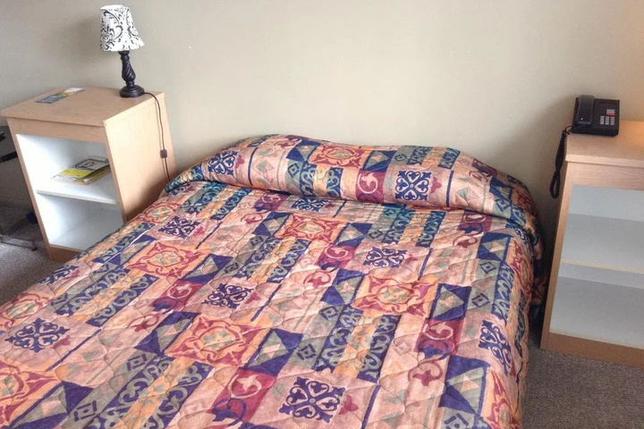 Room 5 of 10