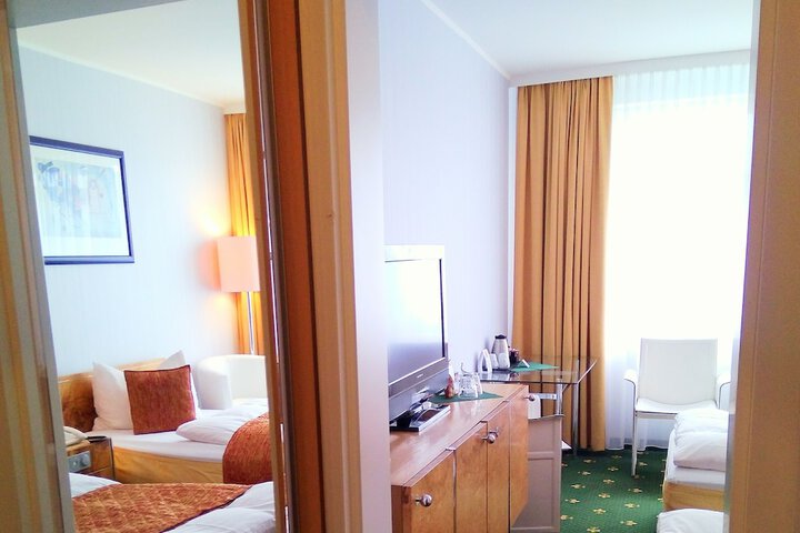 Room 15 of 40