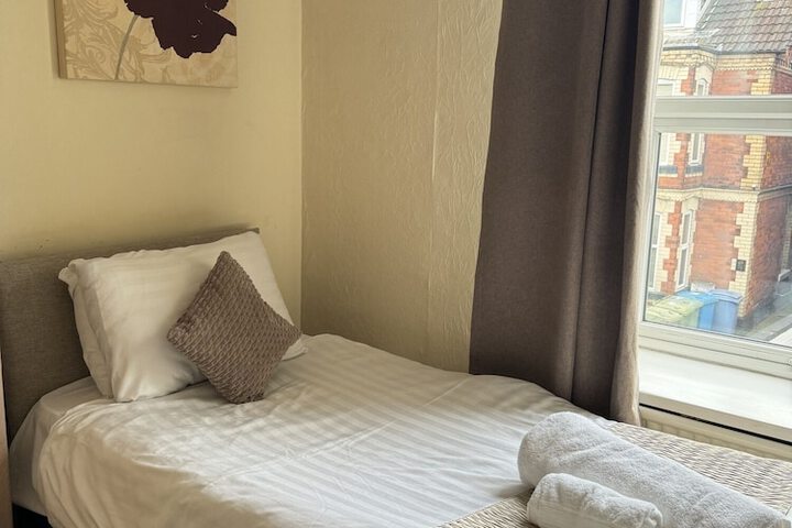 Room 6 of 28