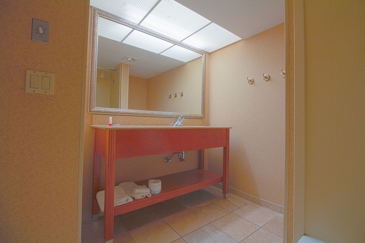 Double Accessible King Size Bed (2 of 21)