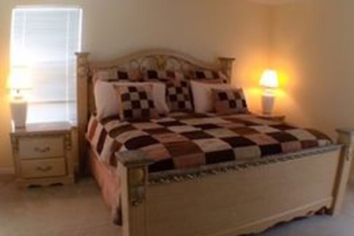 Room 6 of 18