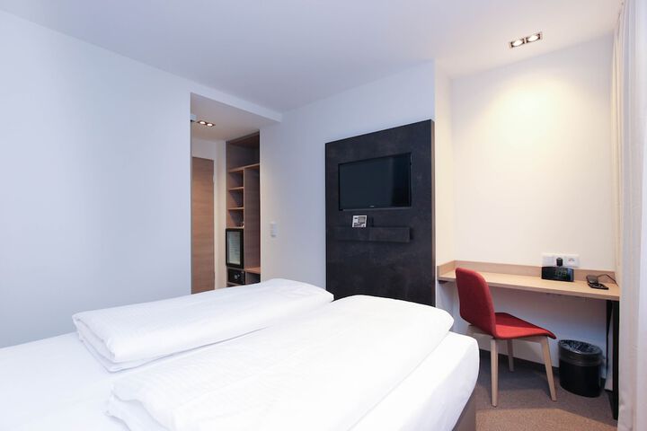 Room 11 of 50