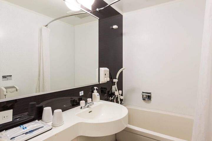 Room 8 of 26