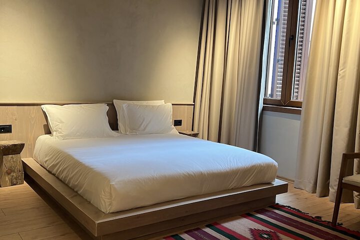 Room 11 of 93