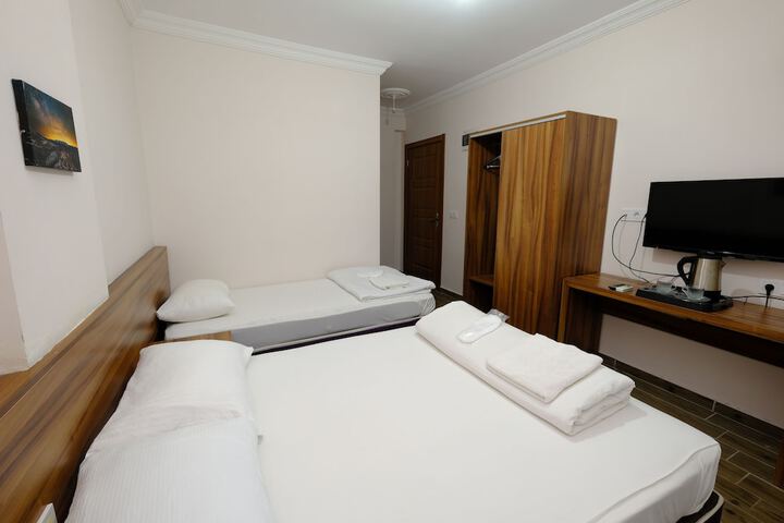 Room 10 of 29