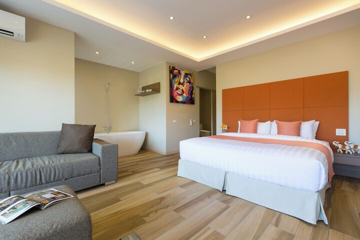 Room 30 of 211