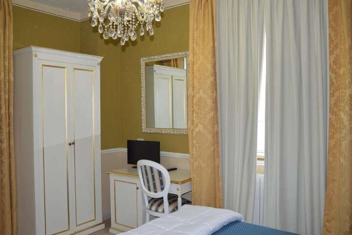 Room 28 of 63