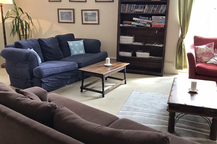 Lounge 27 of 31