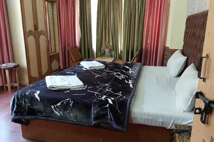 Room 6 of 39