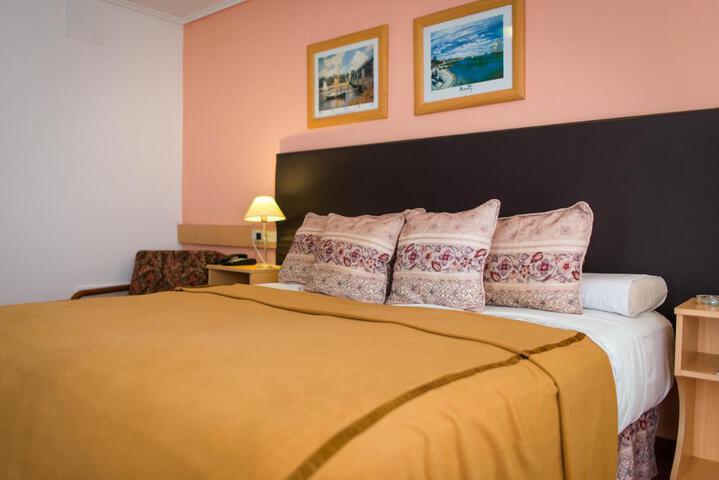 Room 4 of 25