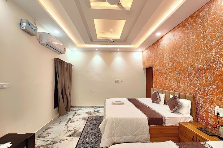 Room 9 of 31