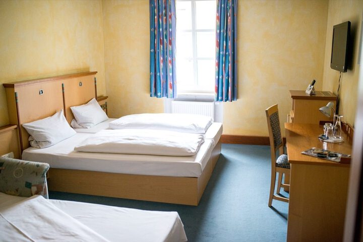 Room 9 of 35
