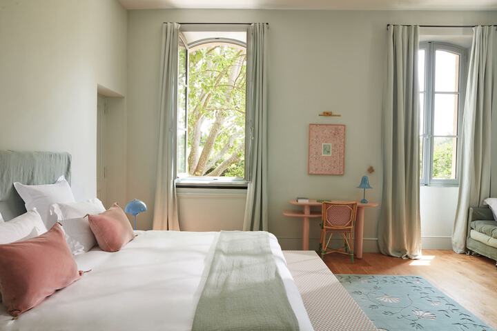 Room 4 of 40