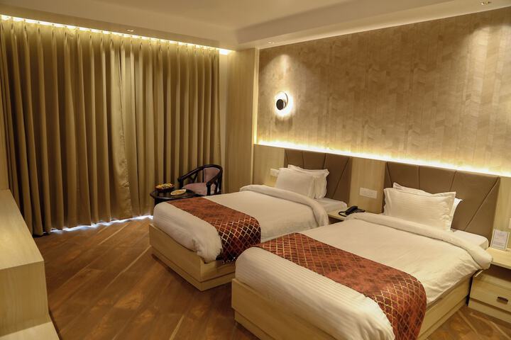 Room 7 of 16