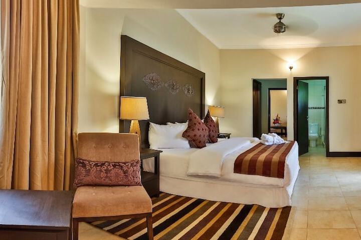 Room 4 of 28