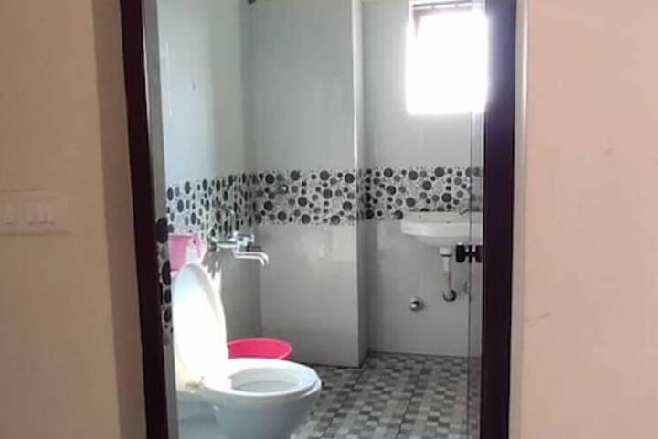 Room 4 of 5
