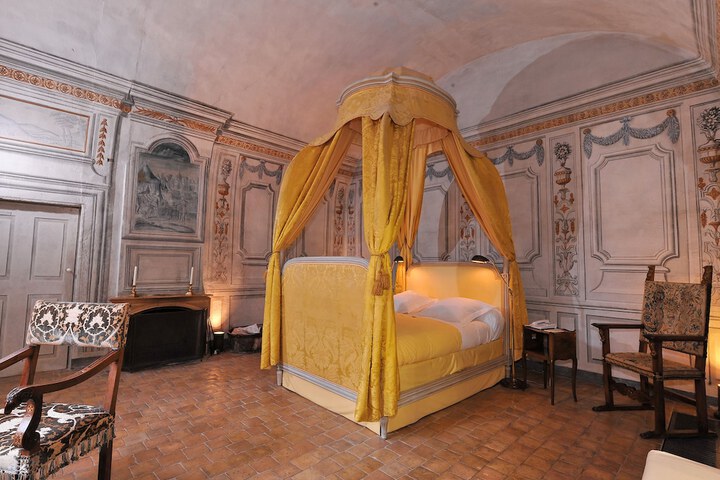 Room 10 of 61