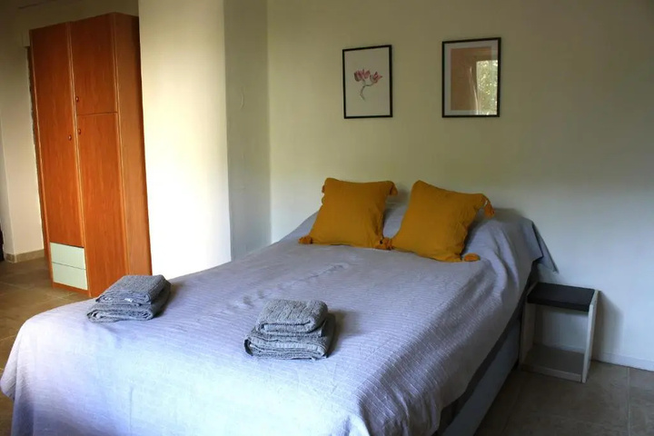 Room 2 of 9
