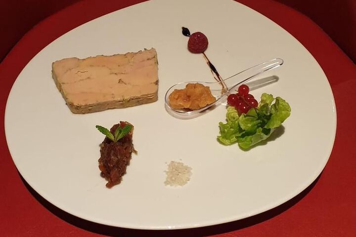 Dining 30 of 51