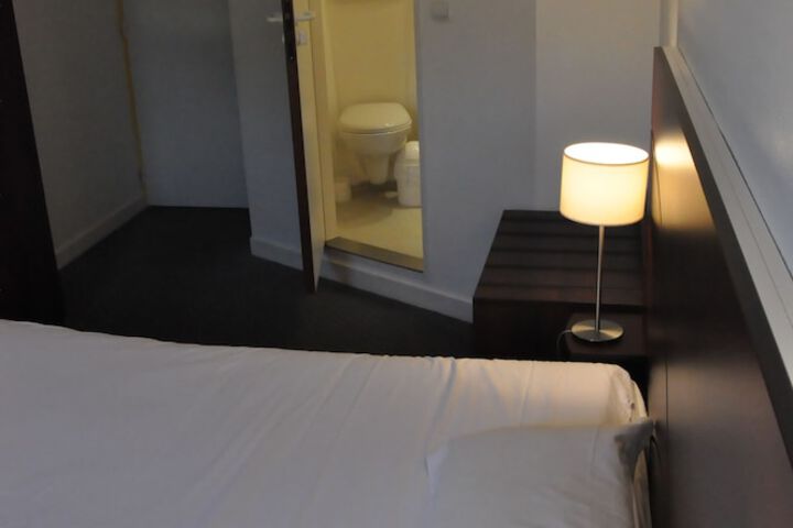 Room 36 of 98