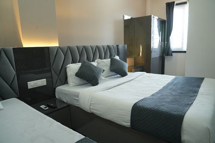 Room 3 of 7