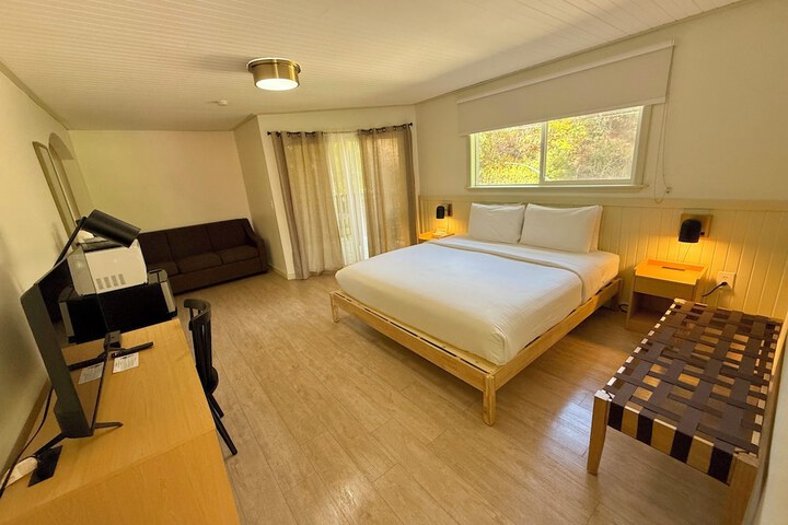 Room 2 of 18