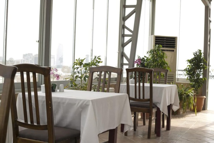 Dining 8 of 9