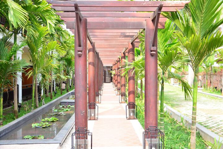 Hotel Exterior 67 of 68