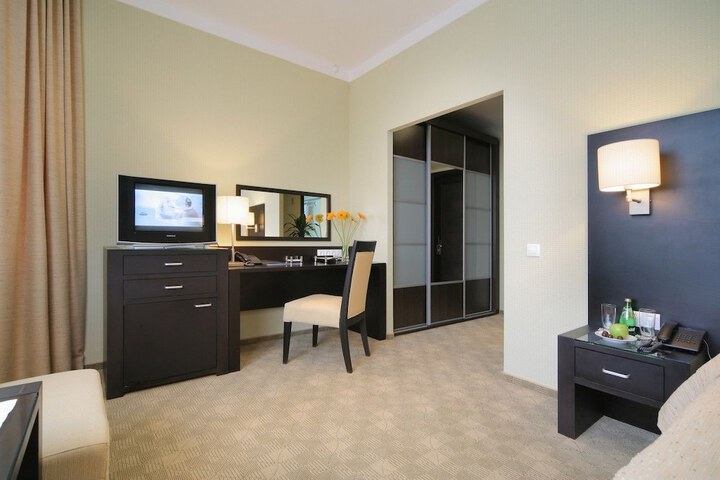 Room 7 of 34