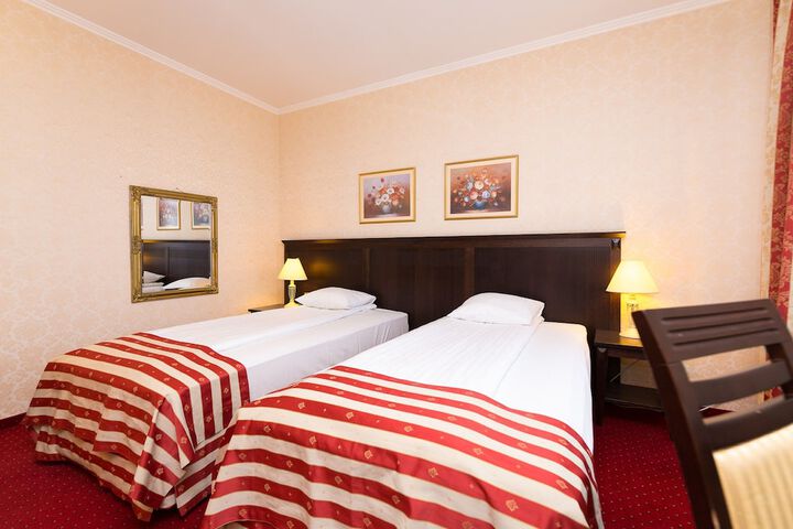 Room 3 of 8