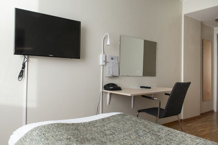 Room 32 of 77
