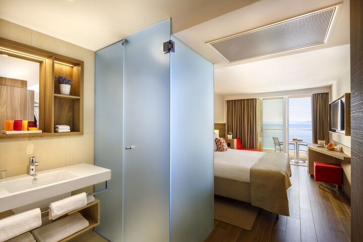 Room 50 of 94