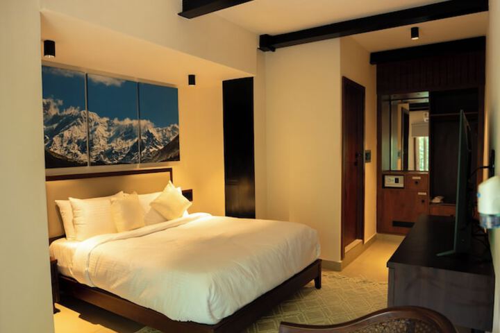 Room 4 of 28