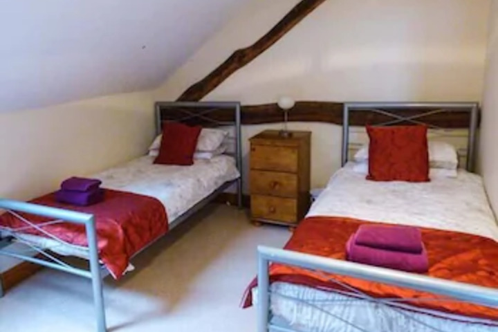 Room 4 of 7