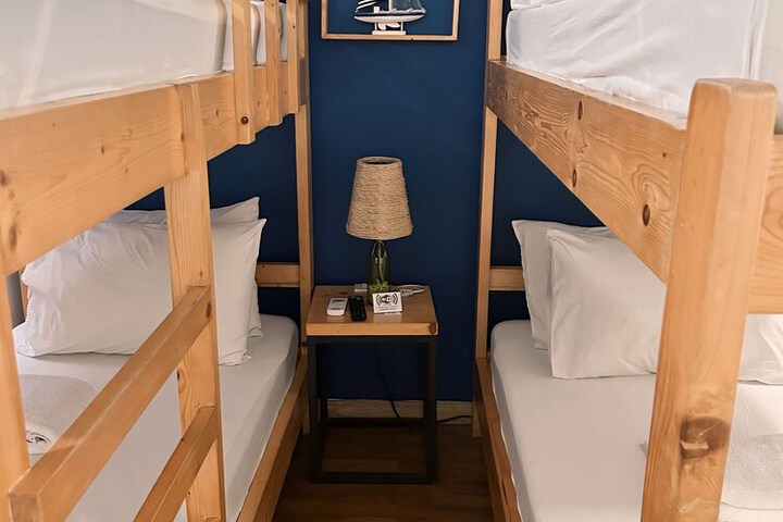 Room 9 of 13
