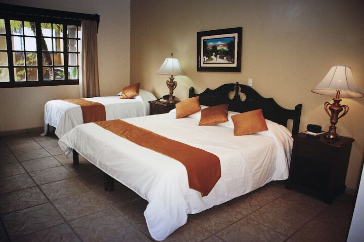 Room 6 of 28