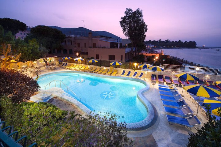 Hotel Pool