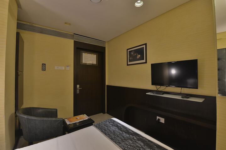 Room 9 of 43