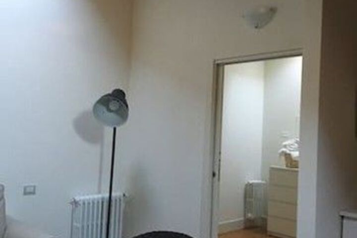 Room 4 of 9